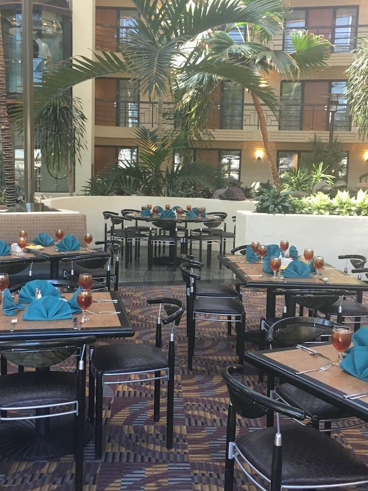 Embassy Suites By Hilton Phoenix Biltmore Zewnętrze zdjęcie